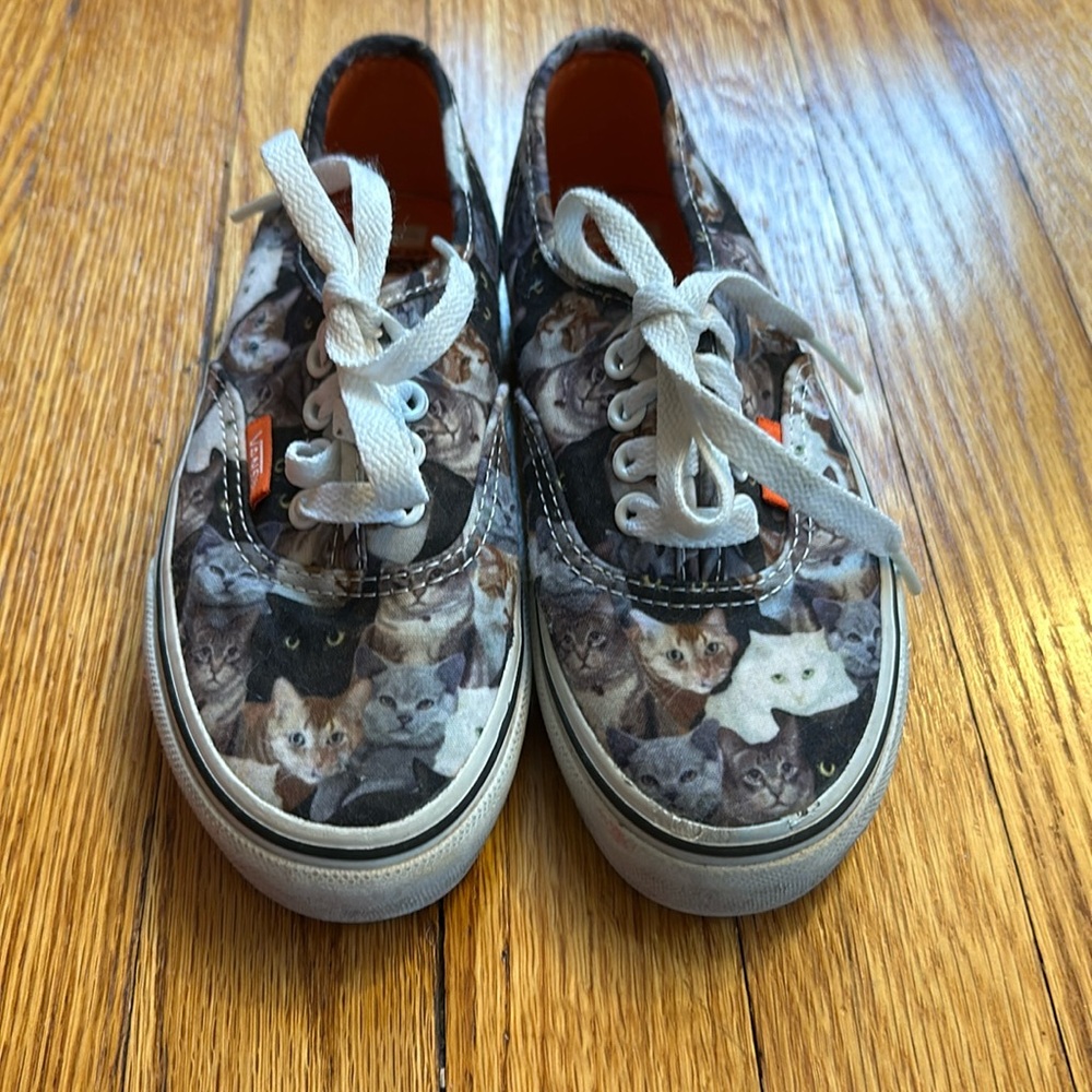 Incredible cat print Vans